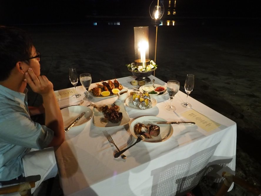 峇里島美食 Amankila 沙灘浪漫燭光晚餐 Private Beach BBQ Dinner - 一口冒險 Bitesized Adventure