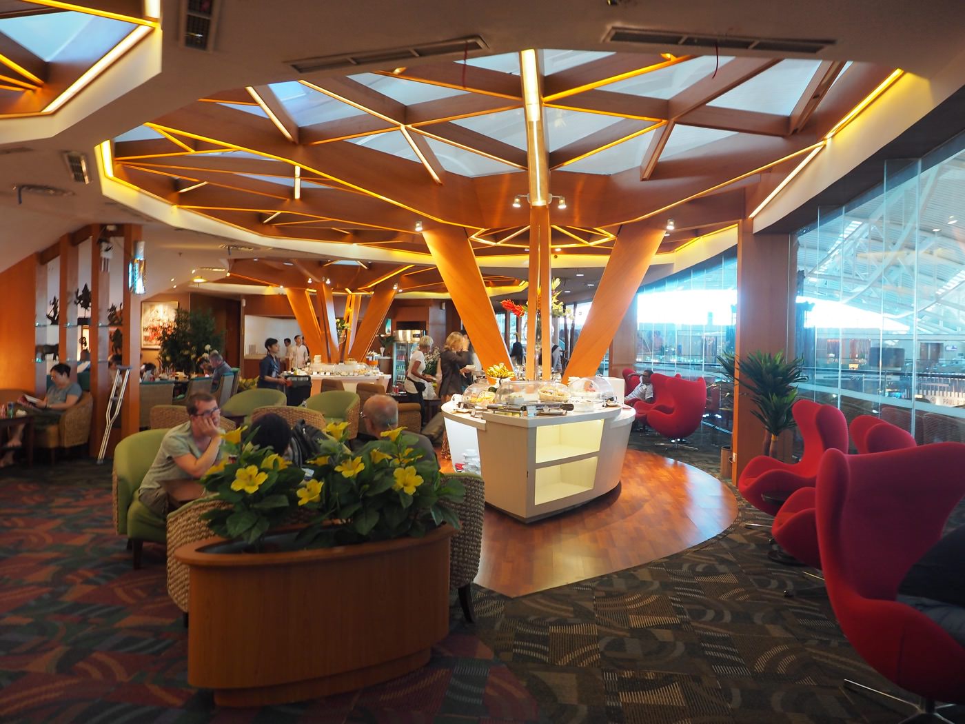 貴賓室 印尼峇里島 峇里島國際機場 Premier Lounge 不知該從何吐槽起的貴賓室 - 一口冒險 Bitesized Adventure