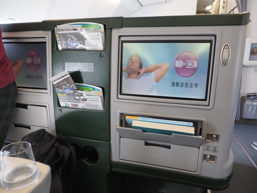 飛行紀錄 台北-首爾 長榮航空商務艙 哩程兌換商務艙 酷企鵝彩繪機 - 一口冒險 Bitesized Adventure