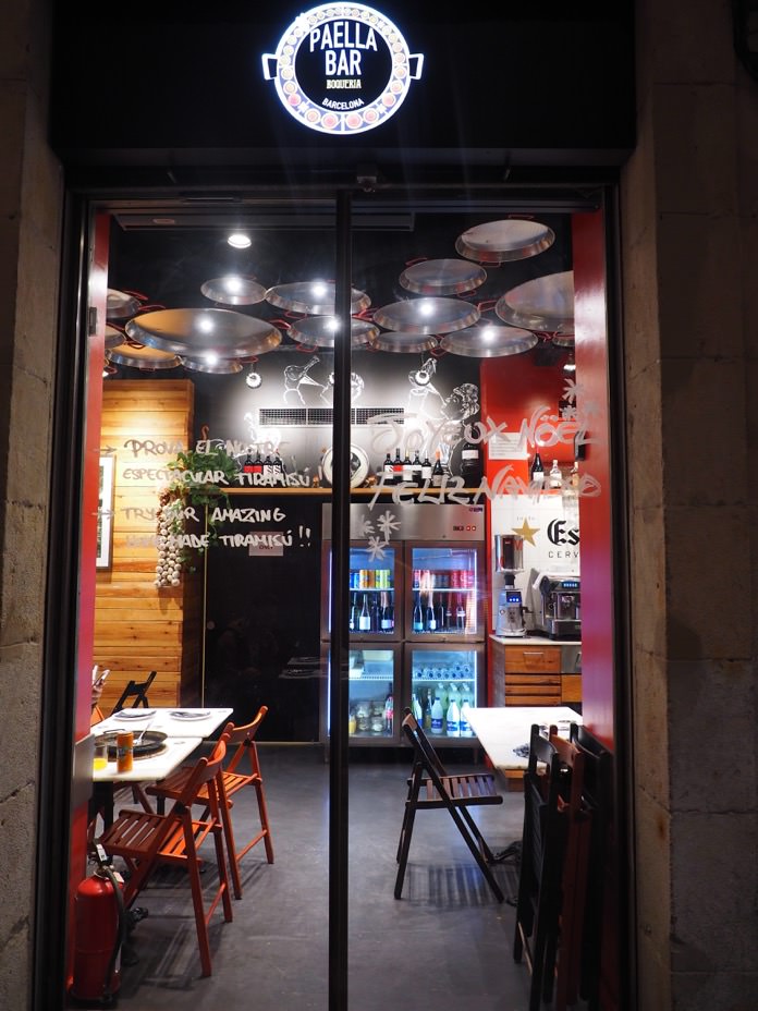 巴賽隆納美食 Paella Bar Boqueria 市場邊的焦香西班牙燉飯 - 一口冒險 Bitesized Adventure