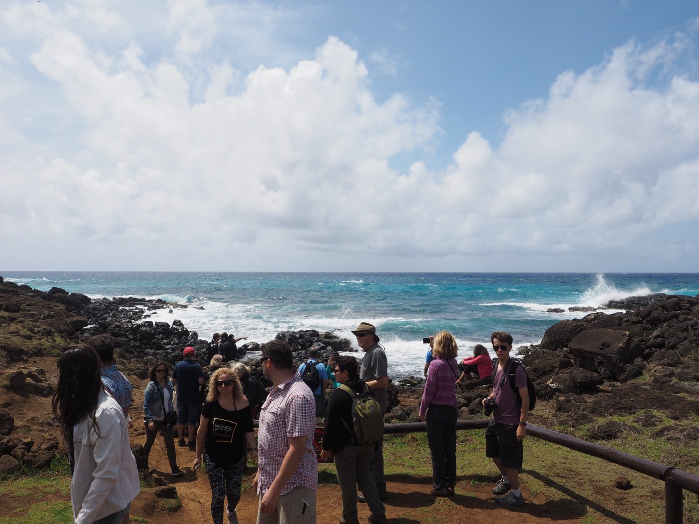 復活節島景點 海邊摩埃一日遊（下）Te Pito Kura 磁石、Anakena 海灘上的 Ahu Nau Nau - 一口冒險 Bitesized Adventure