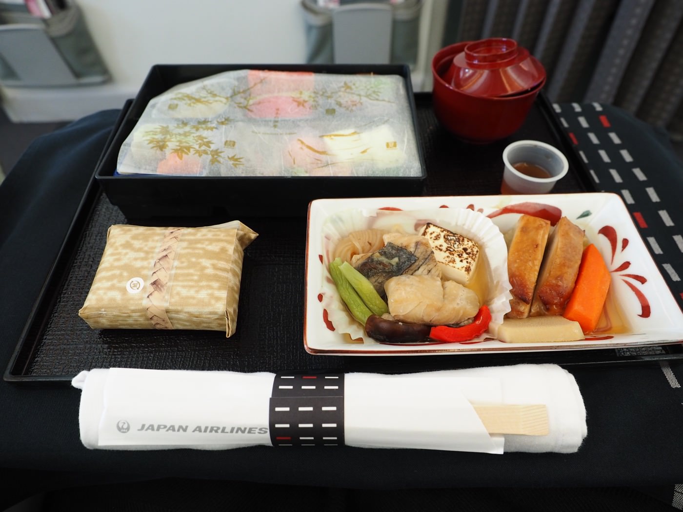 飛行紀錄 日本航空 JL802 台北 - 東京成田 787-8 商務艙紀錄 - 一口冒險 Bitesized Adventure