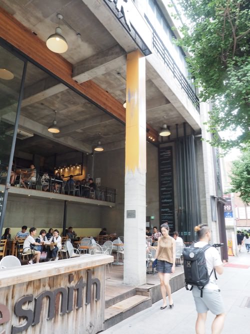 首爾美食 新沙洞 La Pomme 美味蘋果派甜點 隱身二樓的咖啡小店（已歇業） - 一口冒險 Bitesized Adventure