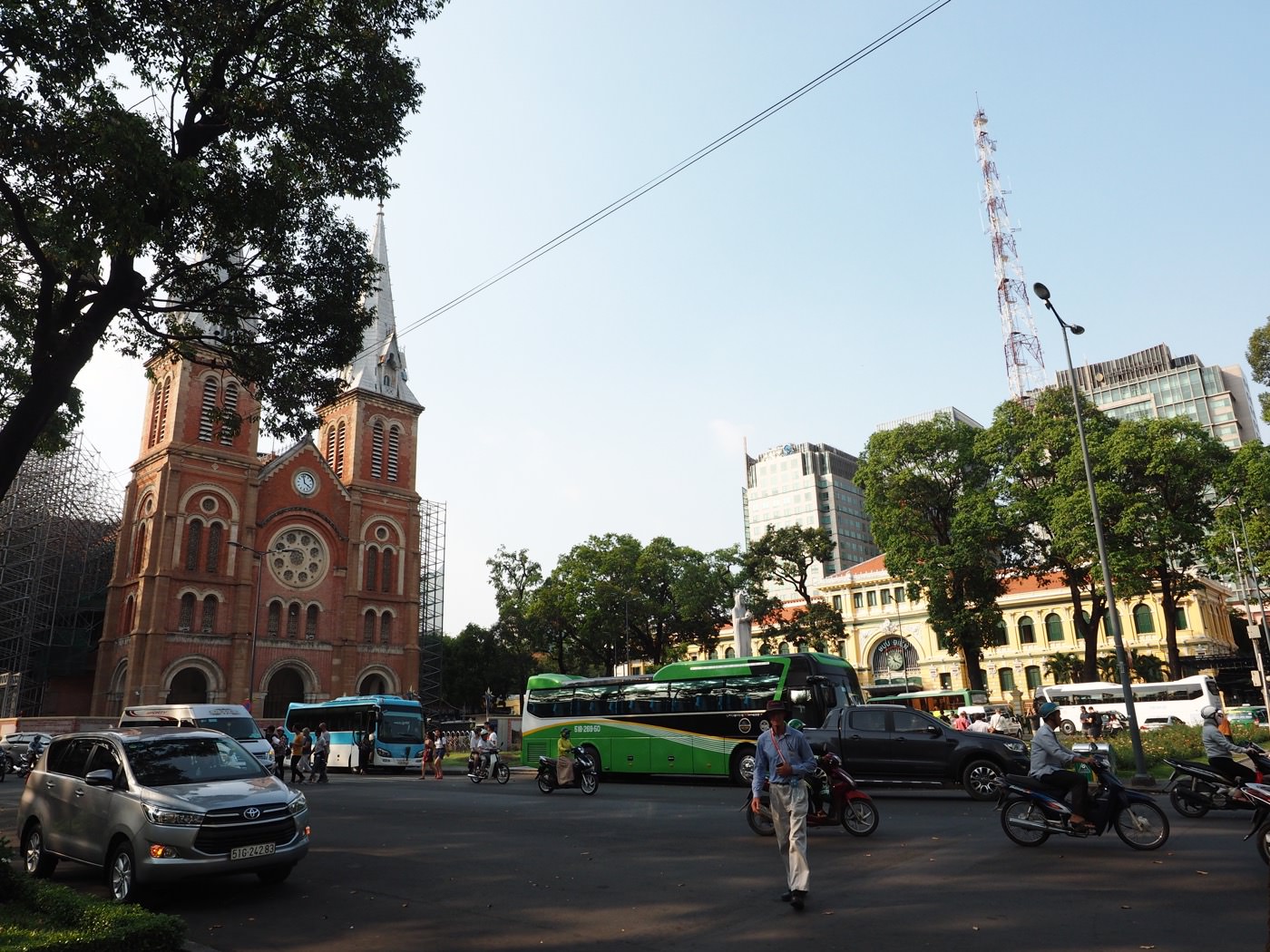 胡志明市景點 悠閒書街、西貢聖母院紅教堂、中央郵政總局的日與夜 - 一口冒險 Bitesized Adventure