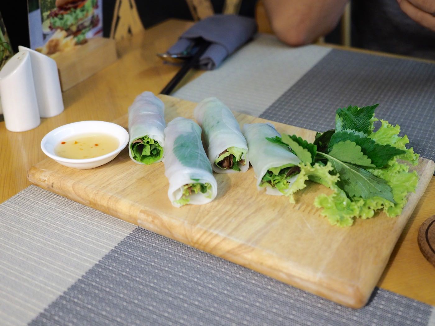 胡志明市美食 Fusion Suites Saigon 自助式早餐｜付費單點晚餐 - 一口冒險 Bitesized Adventure