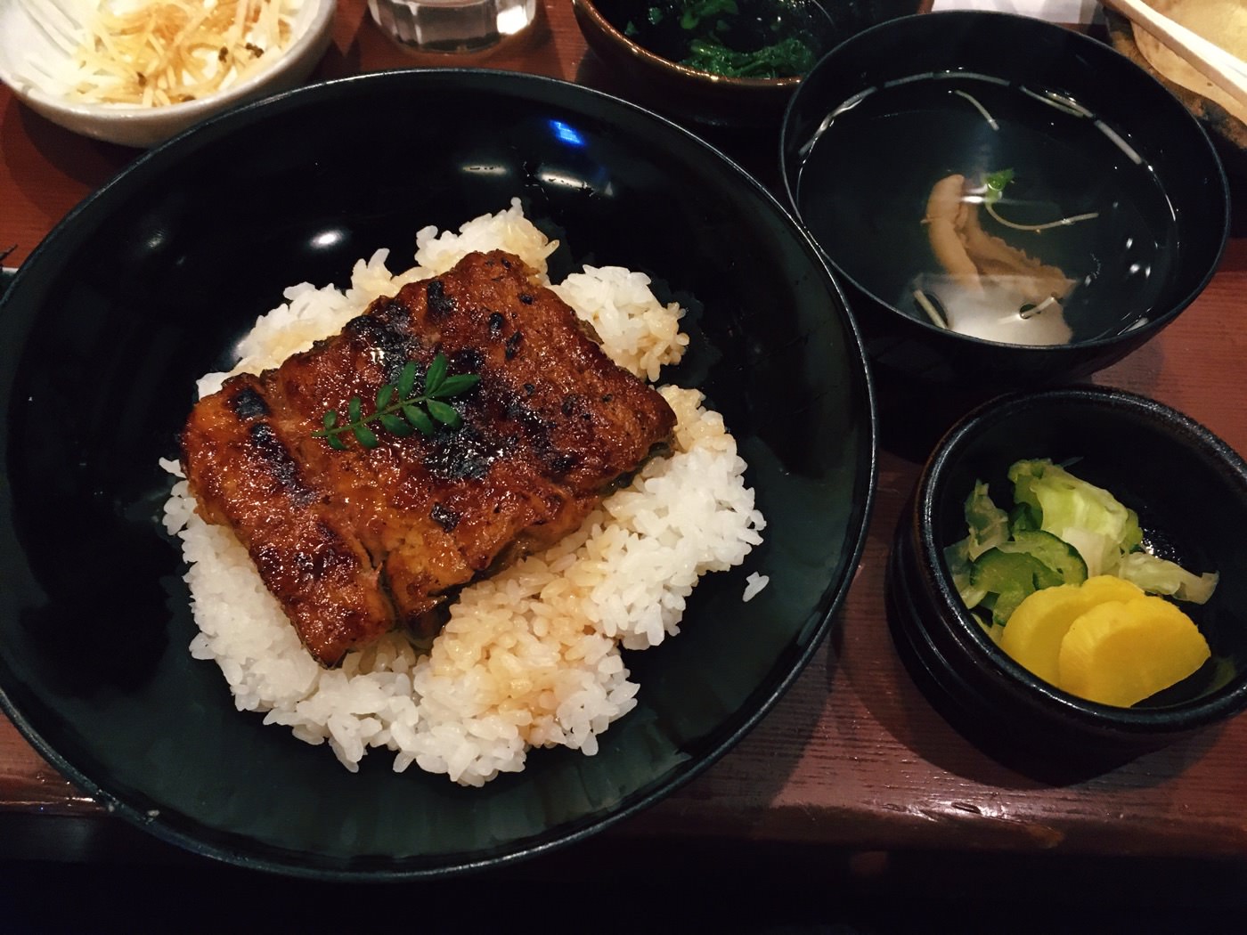 東京美食 新宿 鰻魚飯 鰻串 うな鐵 炭火燒烤氣氛佳關西風烤鰻魚 - 一口冒險 Bitesized Adventure