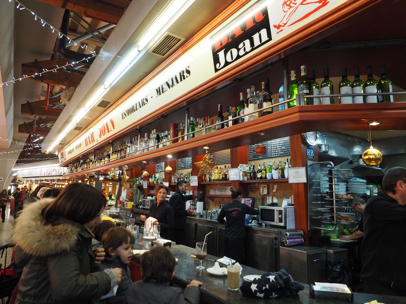 巴賽隆納美食 聖卡特琳娜市場內的 Tapas Bar - Bar Joan - 一口冒險 Bitesized Adventure