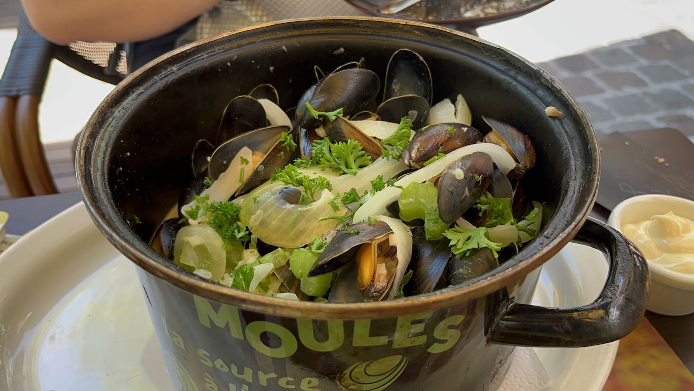 布魯塞爾美食 超美味淡菜鍋 Grimbergen Bruxelles Cafe - 一口冒險 Bitesized Adventure 布魯塞爾美食 超美味淡菜鍋 Grimbergen Bruxelles Cafe - 一口冒險 Bitesized Adventure