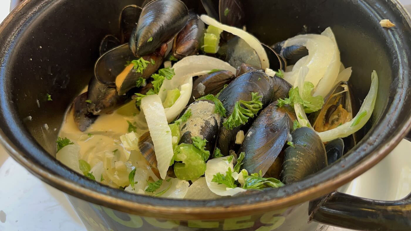 布魯塞爾美食 超美味淡菜鍋 Grimbergen Bruxelles Cafe - 一口冒險 Bitesized Adventure 布魯塞爾美食 超美味淡菜鍋 Grimbergen Bruxelles Cafe - 一口冒險 Bitesized Adventure