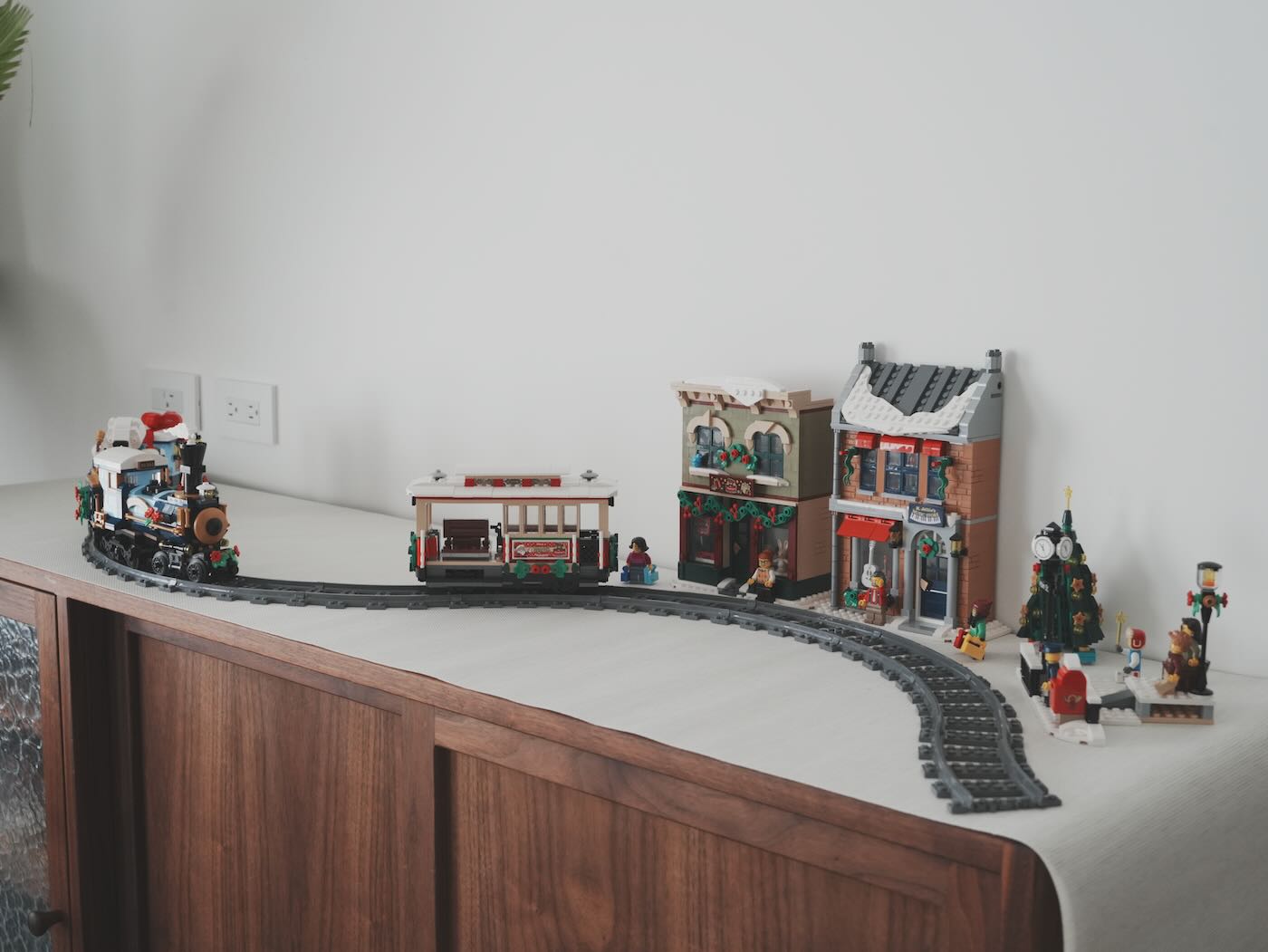 樂高 10308 節慶街道 - 2022 冬季村莊系列 - 一口冒險 Bitesized Adventure