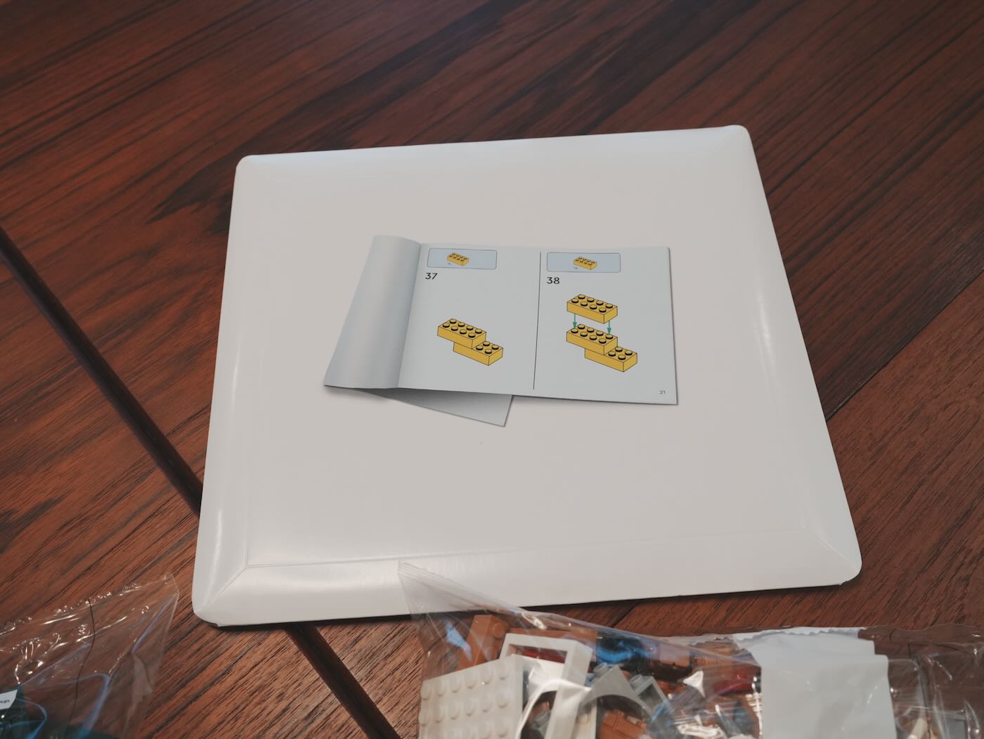 樂高 10308 節慶街道 - 2022 冬季村莊系列 - 一口冒險 Bitesized Adventure