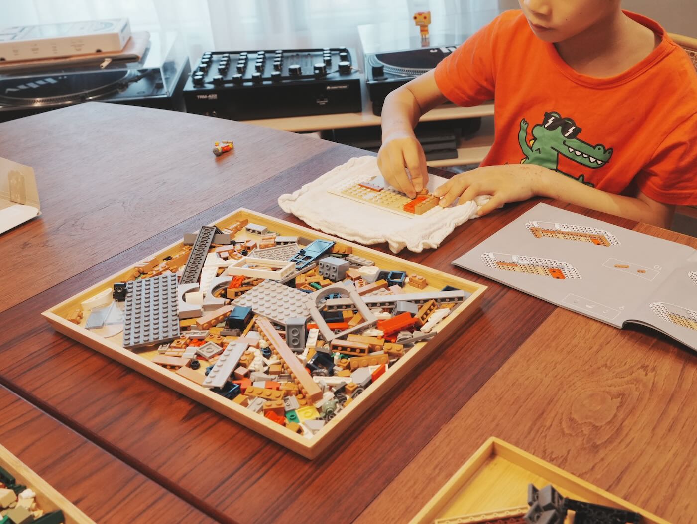 樂高 10308 節慶街道 - 2022 冬季村莊系列 - 一口冒險 Bitesized Adventure