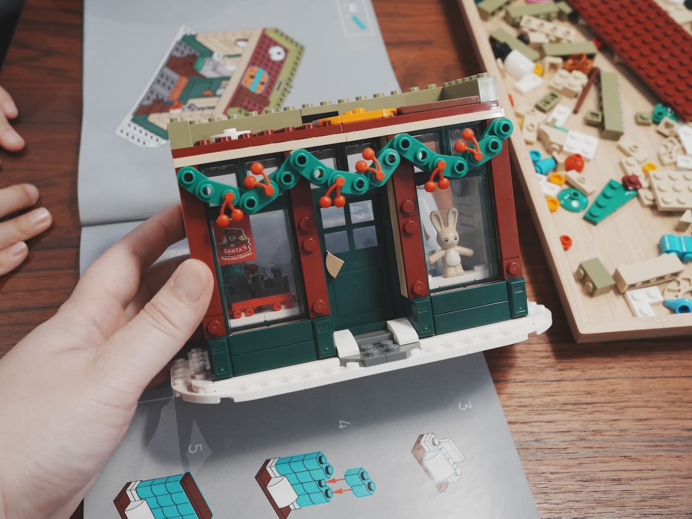 樂高 10308 節慶街道 - 2022 冬季村莊系列 - 一口冒險 Bitesized Adventure