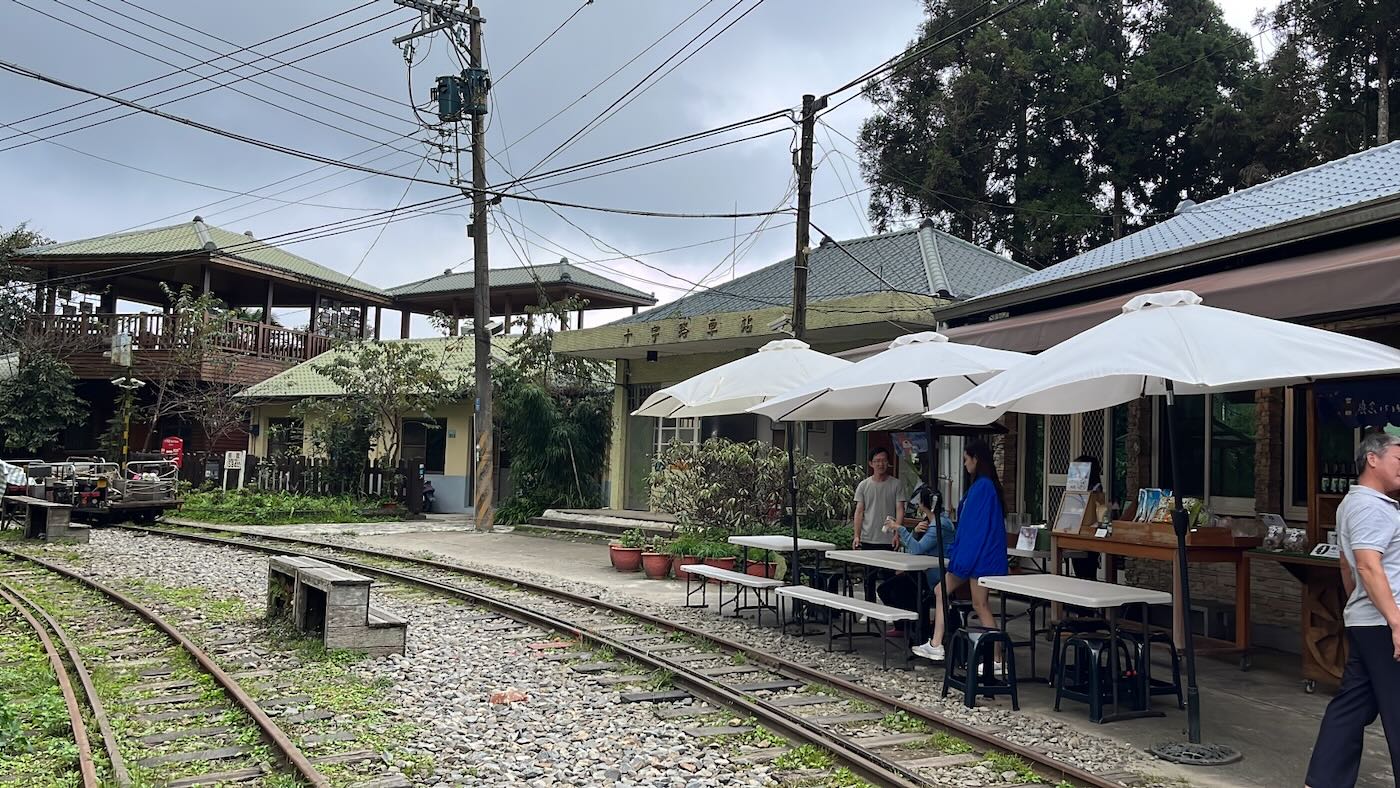 嘉縣住宿 阿里山鄉 十字鳴心旅宿 迷霧四人房 - 一口冒險 Bitesized Adventure