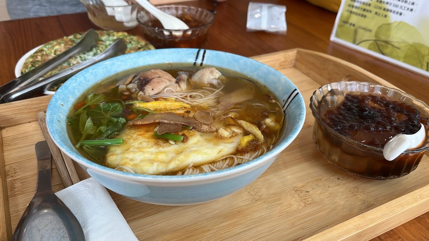 嘉縣住宿 阿里山鄉 十字鳴心旅宿 迷霧四人房 - 一口冒險 Bitesized Adventure