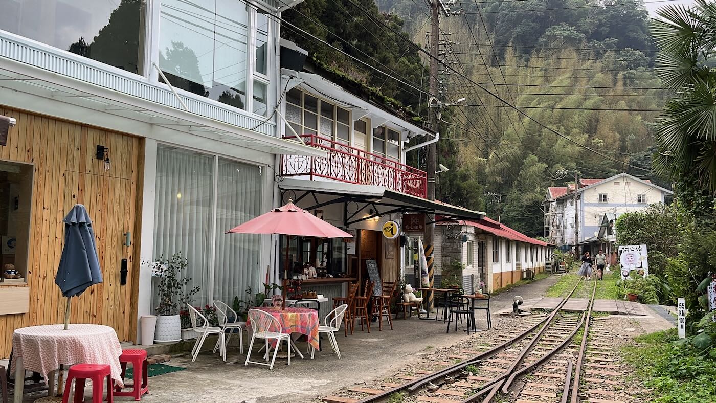 嘉縣住宿 阿里山鄉 十字鳴心旅宿 迷霧四人房 - 一口冒險 Bitesized Adventure