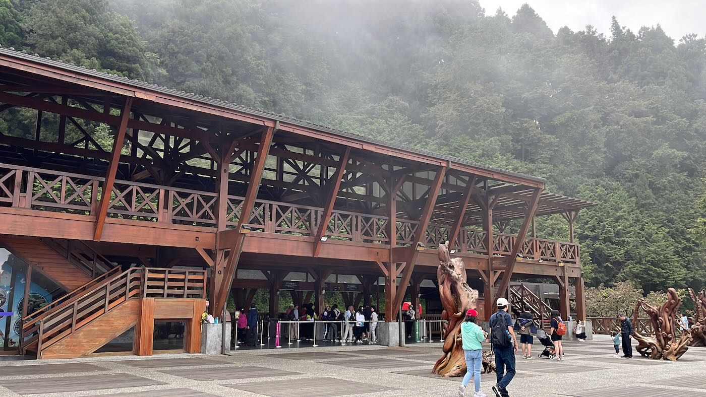 嘉縣住宿 阿里山鄉 十字鳴心旅宿 迷霧四人房 - 一口冒險 Bitesized Adventure