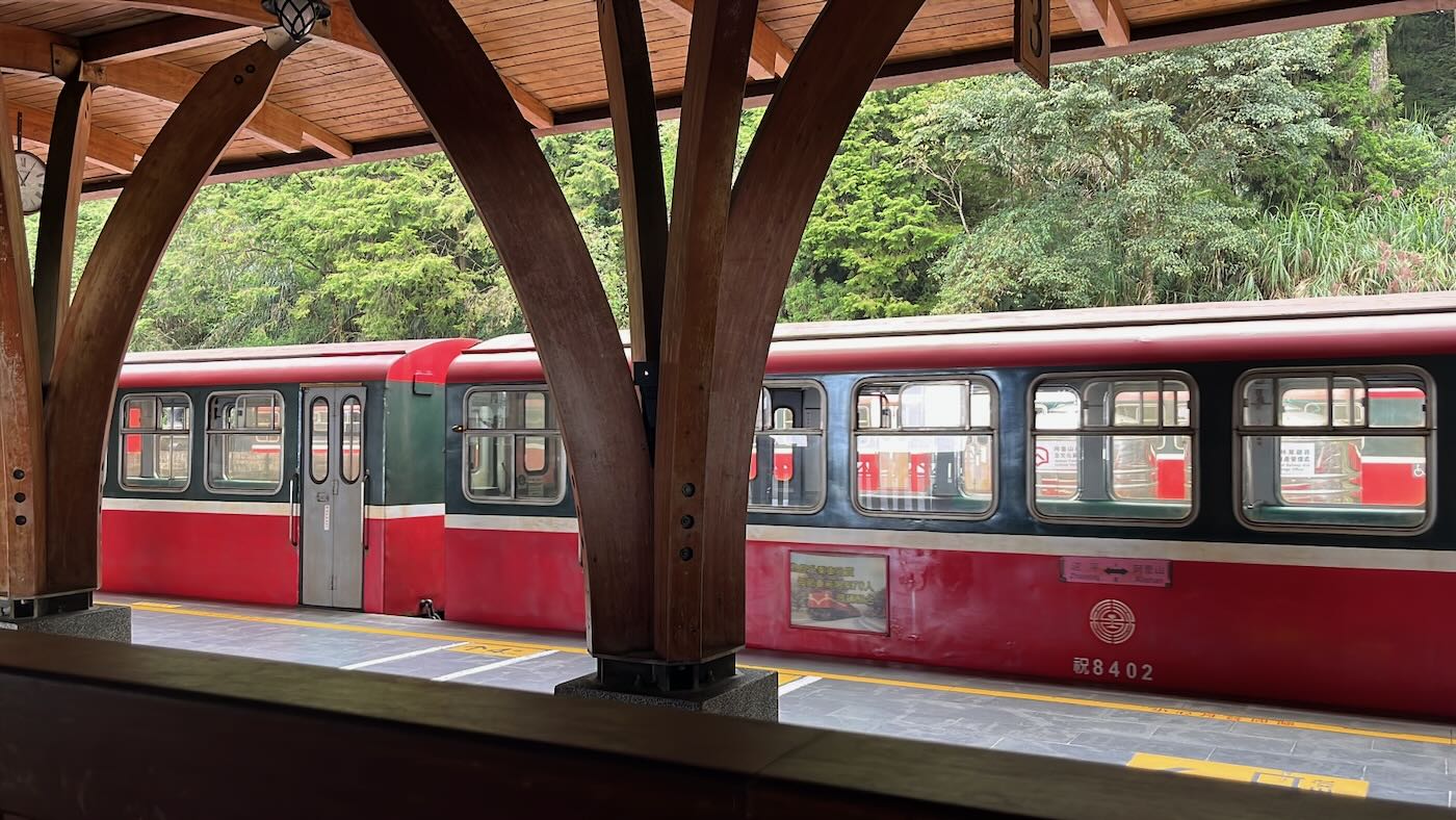 嘉縣住宿 阿里山鄉 十字鳴心旅宿 迷霧四人房 - 一口冒險 Bitesized Adventure