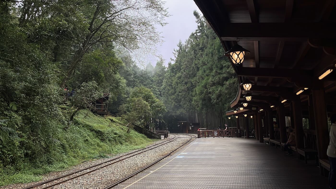 嘉縣住宿 阿里山鄉 十字鳴心旅宿 迷霧四人房 - 一口冒險 Bitesized Adventure