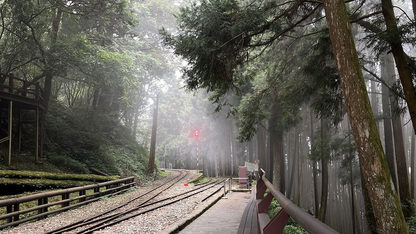 嘉縣住宿 阿里山鄉 十字鳴心旅宿 迷霧四人房 - 一口冒險 Bitesized Adventure