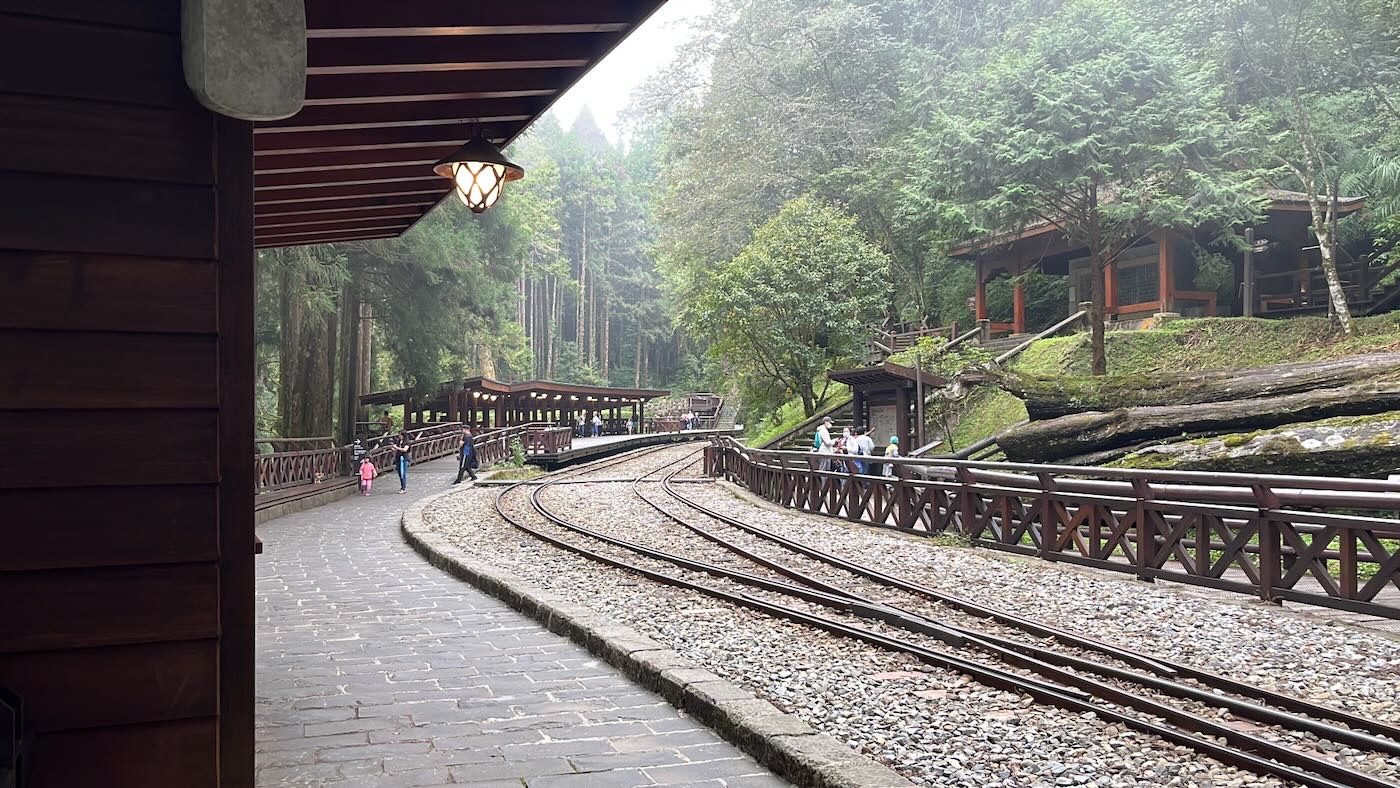 嘉縣住宿 阿里山鄉 十字鳴心旅宿 迷霧四人房 - 一口冒險 Bitesized Adventure