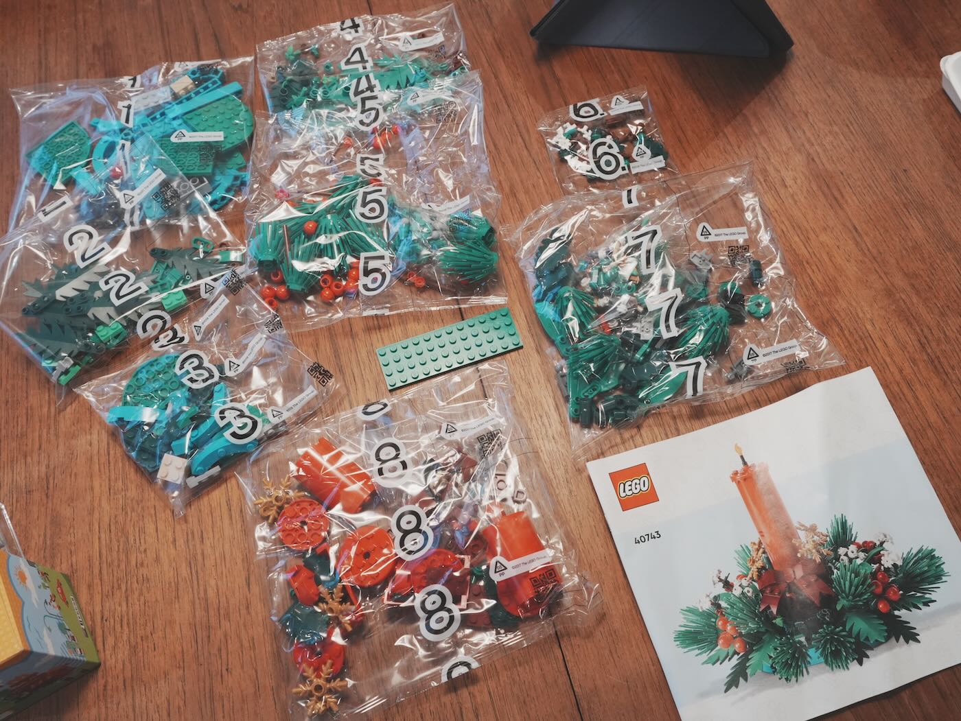 樂高 40743 耶誕桌飾 千元左右的交換禮物 - 一口冒險 Bitesized Adventure